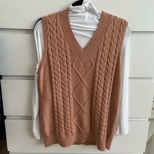 Cableknit sweater vest in tan